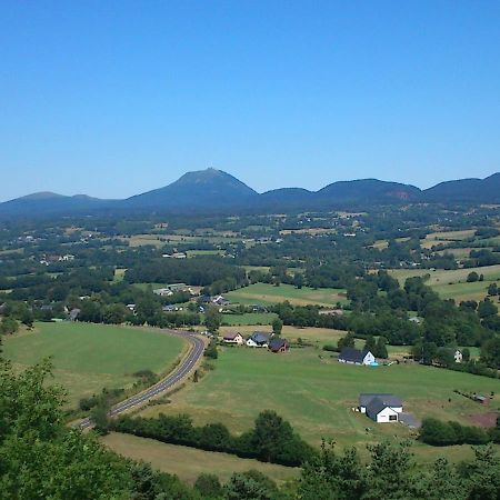 Iris, Gite Saint Antoine, Orcival, Entre Sancy Et Volcans D'Auvergne 외부 사진
